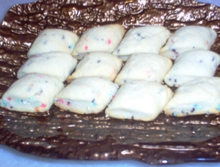 Renkli Un Kurabiyesi Tarifi ve Malzemeleri